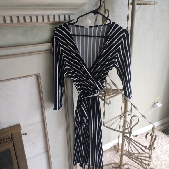 Black and white pinstriped dress, faux wrap - Picture 2 of 6